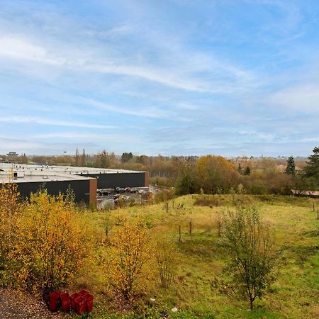 B&B Hotel Maubeuge-Louvroil Bagian luar foto