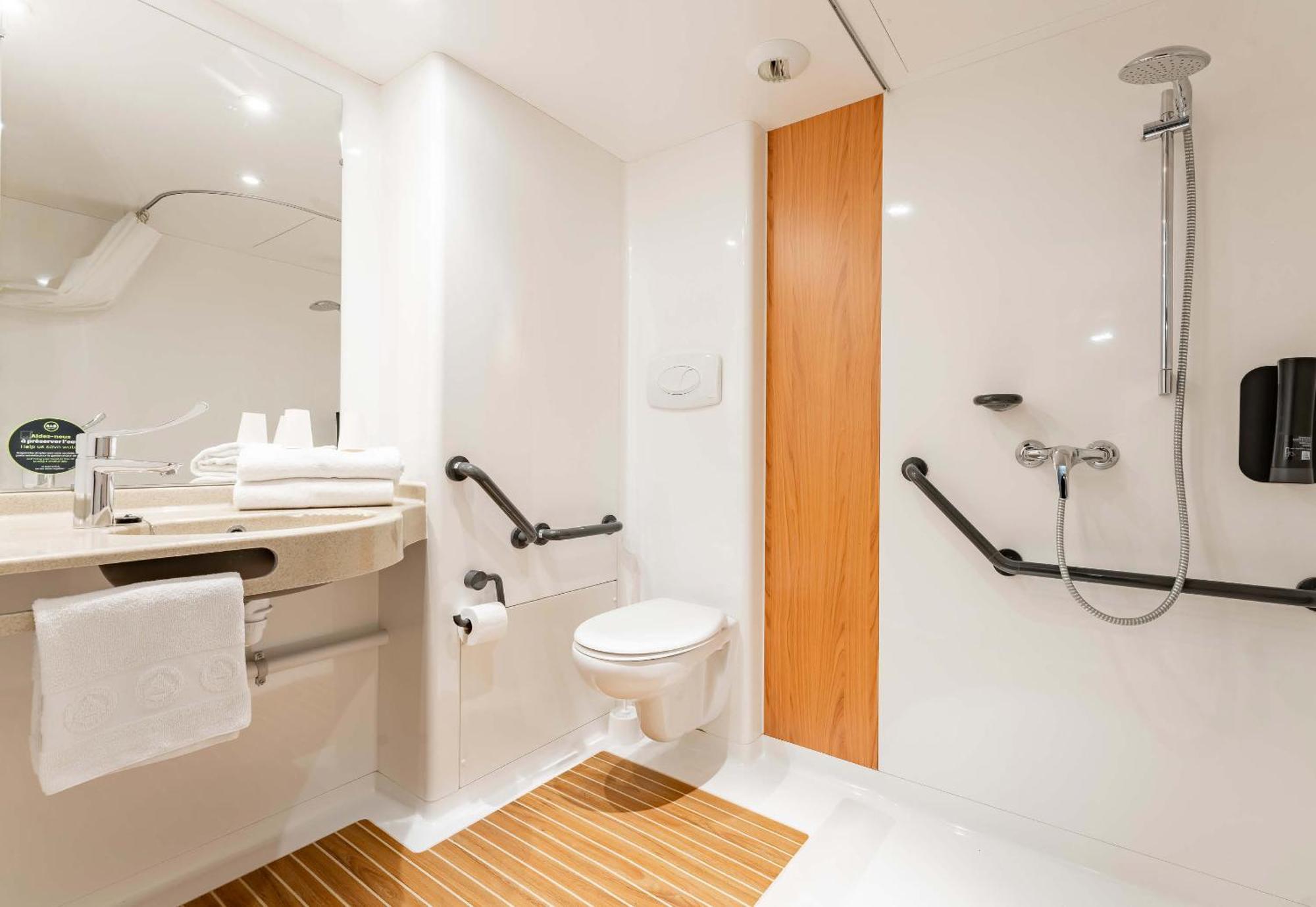 B&B Hotel Maubeuge-Louvroil Bagian luar foto