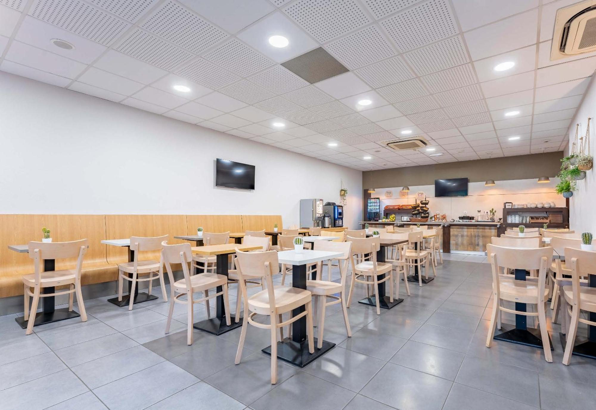 B&B Hotel Maubeuge-Louvroil Bagian luar foto