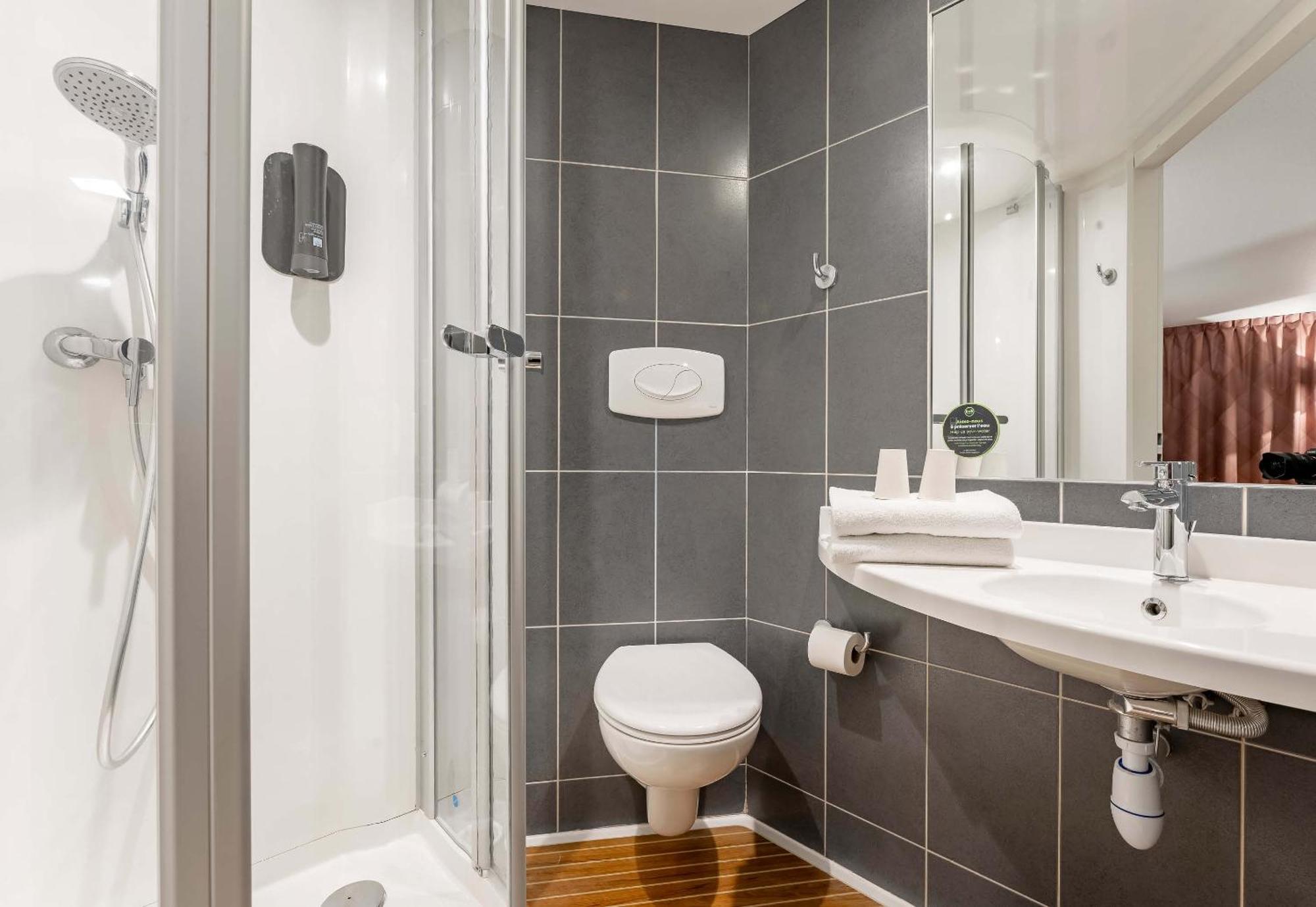 B&B Hotel Maubeuge-Louvroil Bagian luar foto