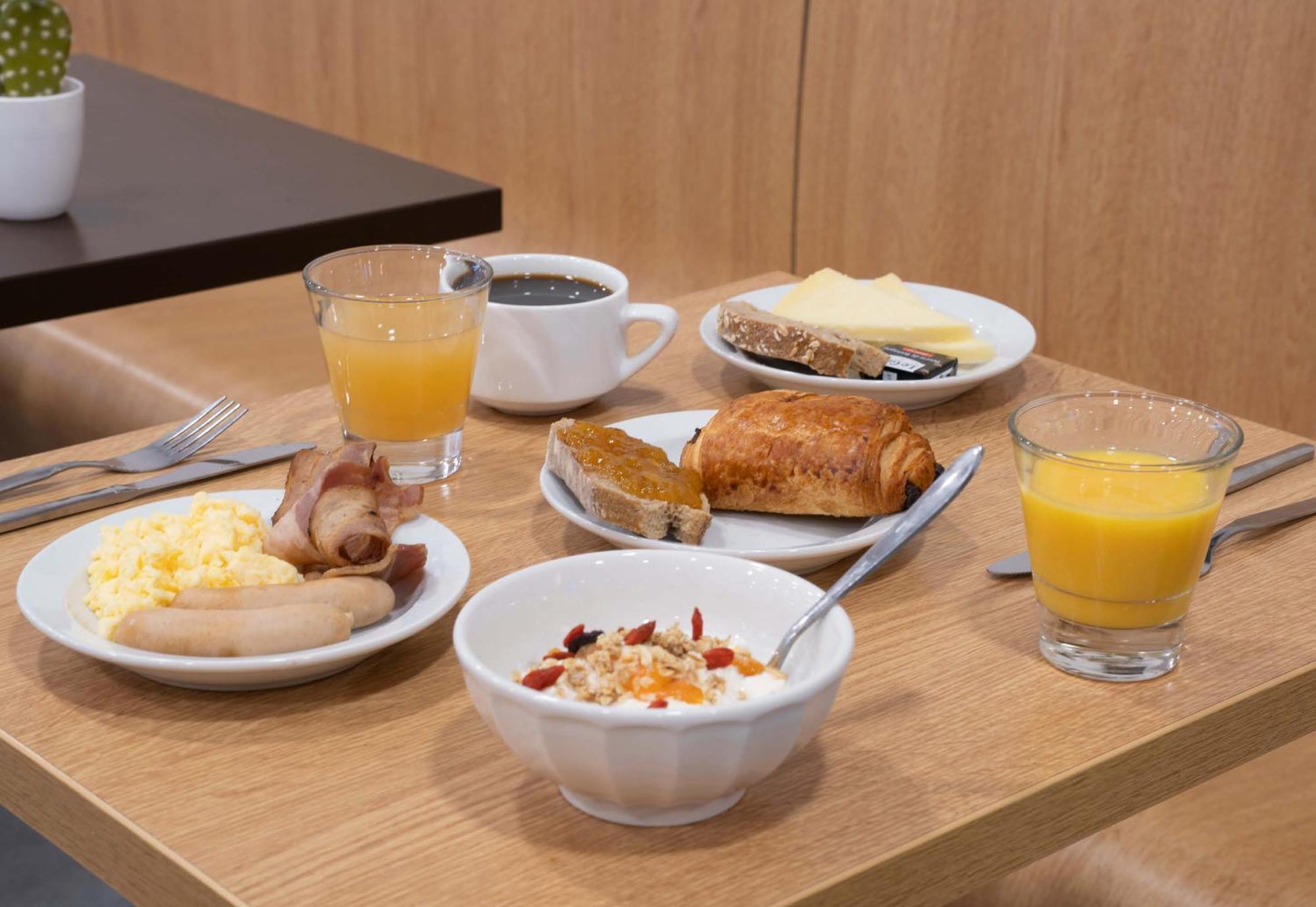 B&B Hotel Maubeuge-Louvroil Bagian luar foto